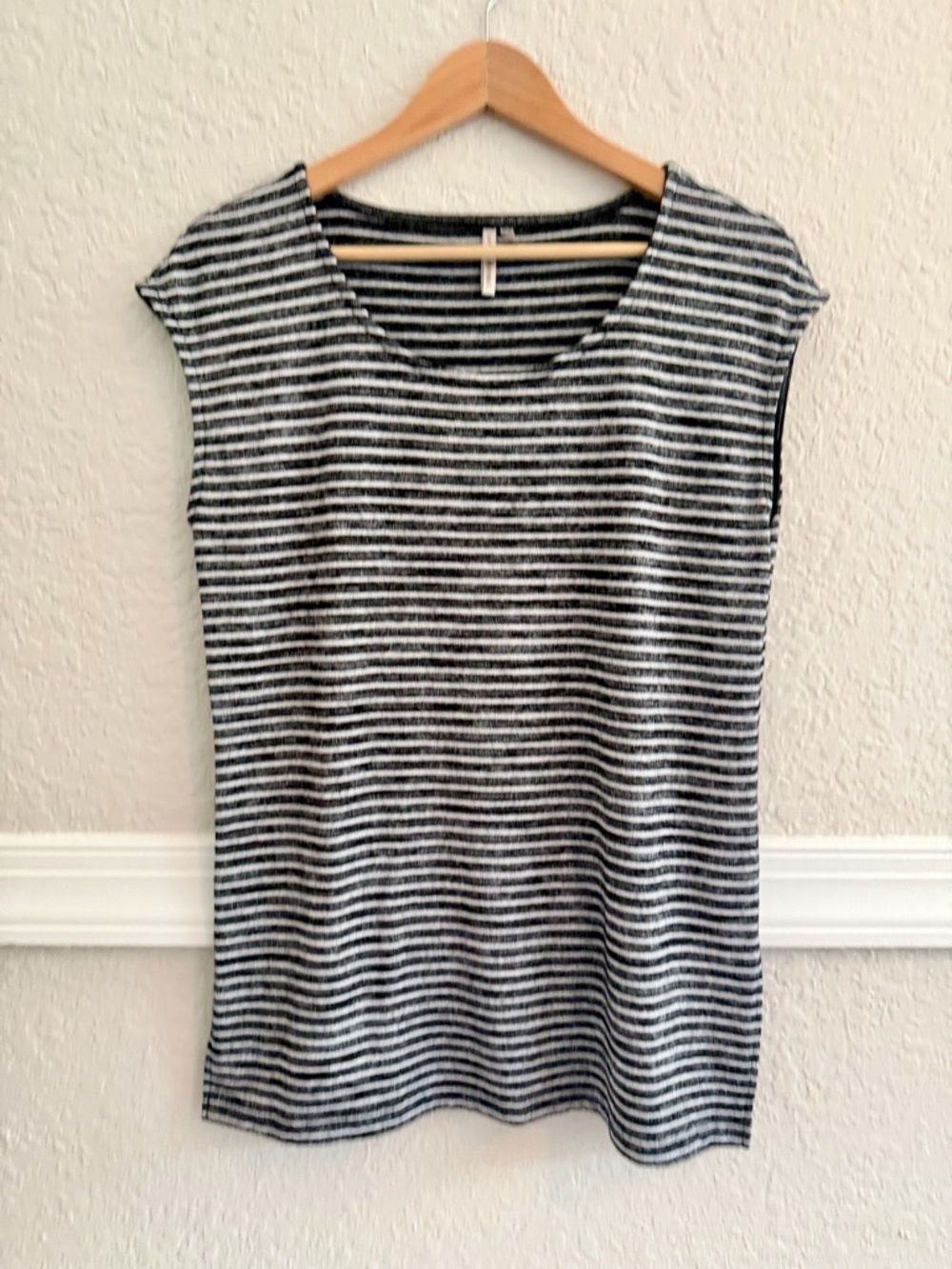 Banana Republic Black & White Striped Signature Tee | Size M